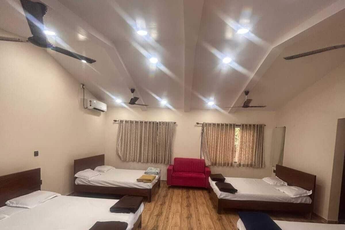 Family Room | Free WiFi, bed sheets