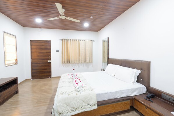 Standard Room | Soundproofing, free WiFi, bed sheets - MJ Resort (Panvel)