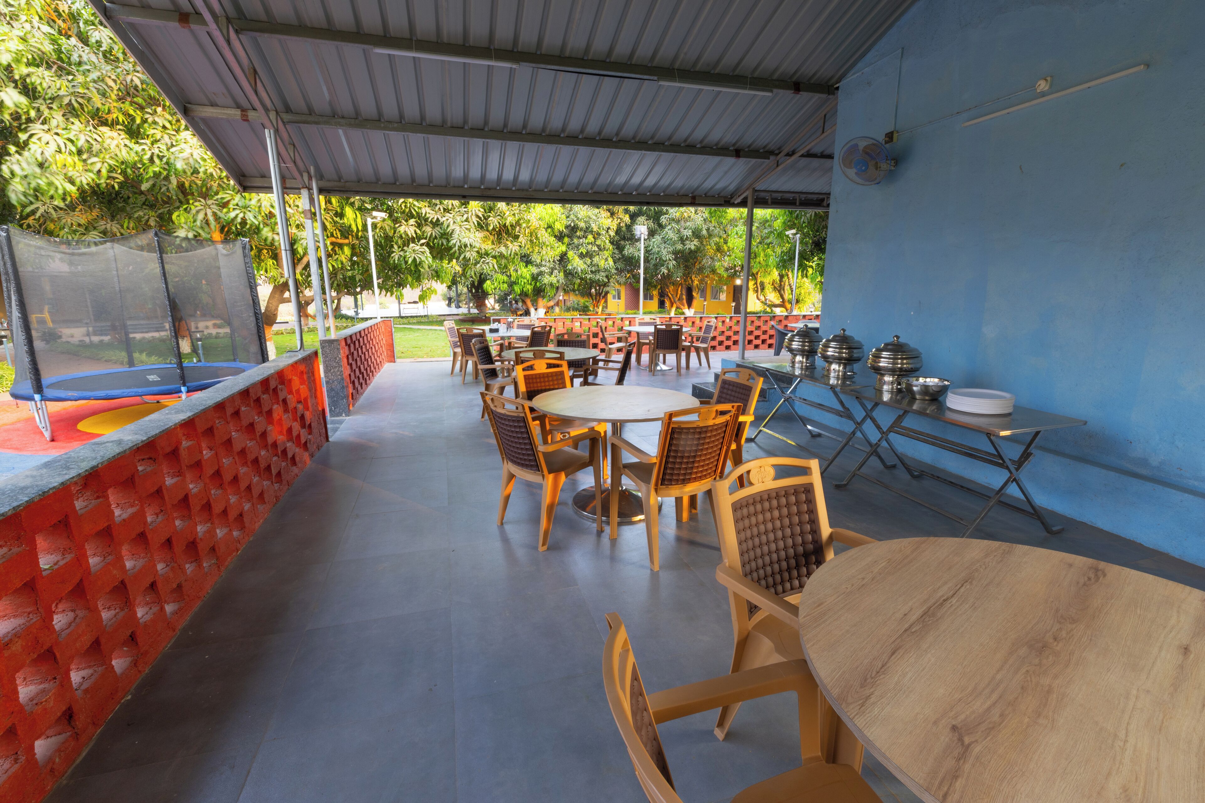 Daily buffet breakfast (INR 300 per person)