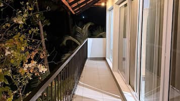 Luxury Double Room, Bathtub, Garden View | Laptop workspace, iron/ironing board, free WiFi