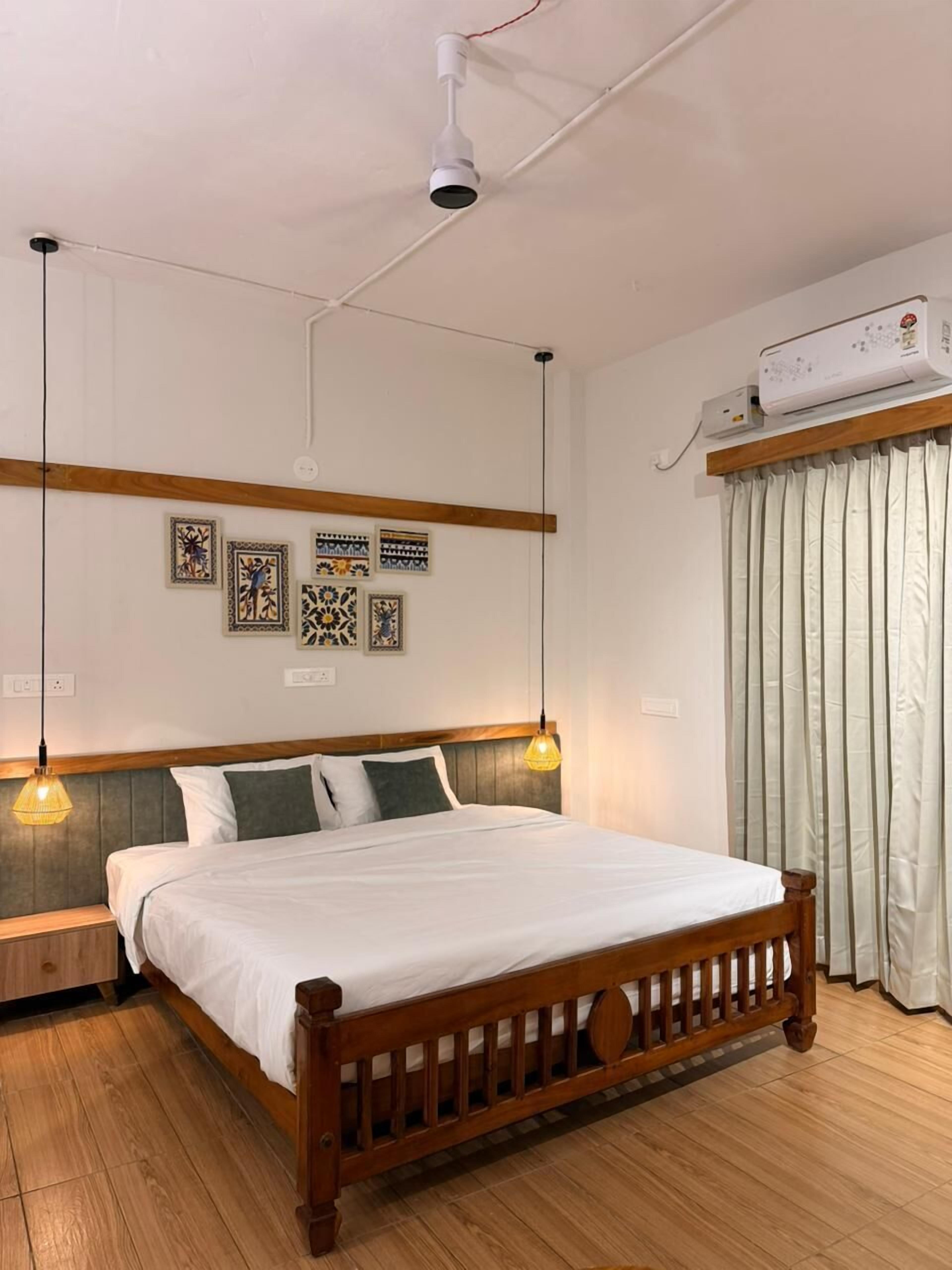 Quarto casal executivo, varanda, vista para o jardim | Espaço de trabalho para notebook, ferros/tábuas de passar roupa