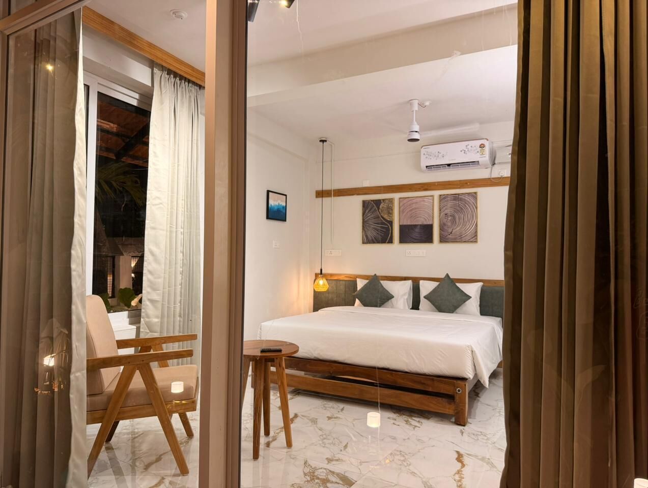 Deluxe Double Room, Garden View | Laptop workspace, iron/ironing board