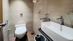Towels, soap, shampoo - Hotel Imperial Suite (Mumbai)