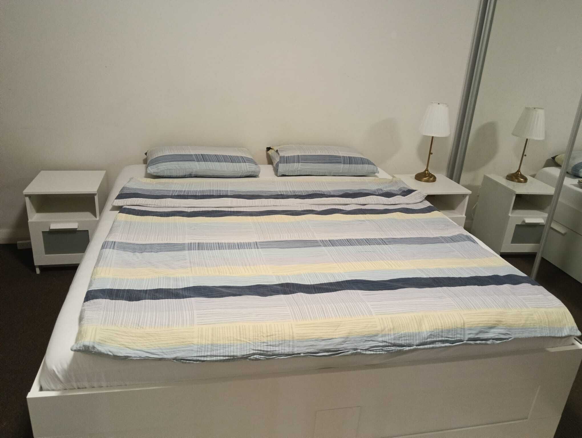 مكواة/لوح كي وواي فاي وملاءات أسرّة