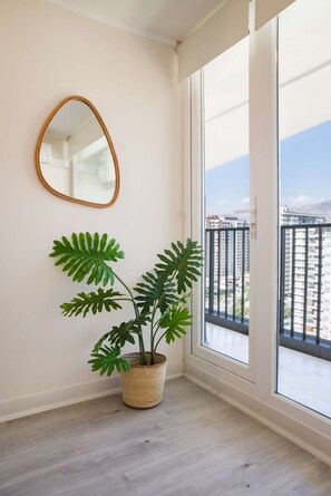 Interior - Chic Ñuñoa Apt: 2BR, 2BA, Sleeps 5, Balcony (Ñuñoa)
