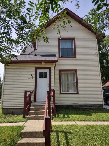 Charming 1-bedroom apartment with AC in lively Lansing