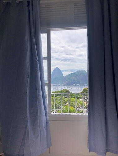 Apartment with a view of Sugarloaf Mountain.