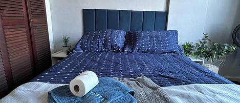 Silitysrauta/-lauta, Wi-Fi, vuodevaatteet