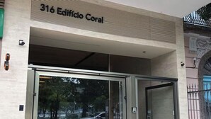 L’entrée d’un immeuble sur laquelle on peut lire l’inscription « 316 Edificio Coral ».