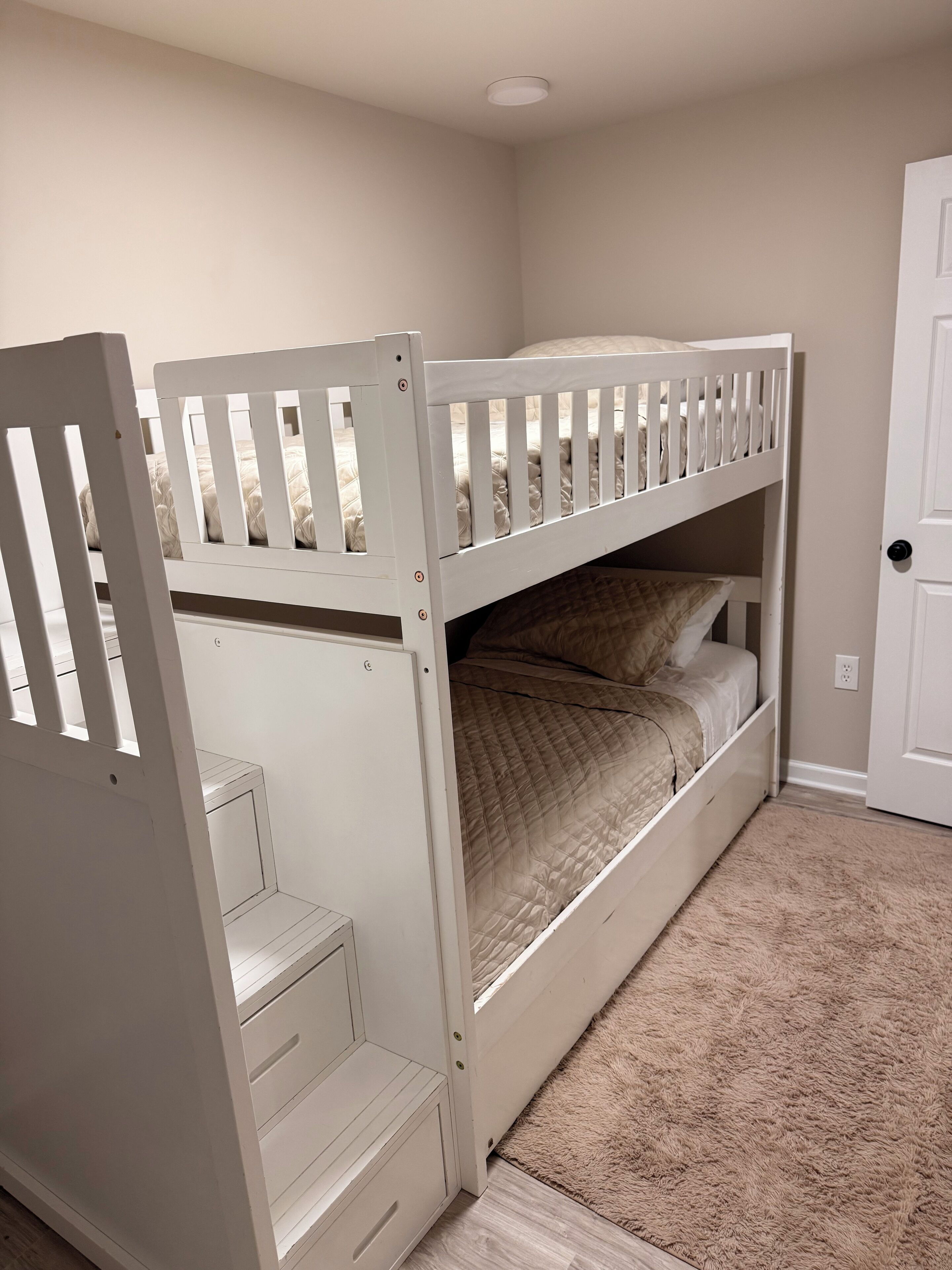 2 quartos, ferros/tábuas de passar roupa, Wi-Fi, roupa de cama