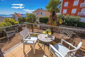 Outdoor dining - 2 bedroom Apartment Victoria with panoramic views (Ičići)