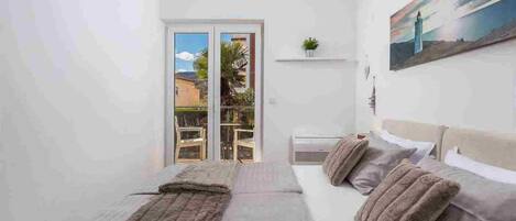 WiFi、ベッドシーツ