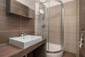Shower, towels, soap, toilet paper - 2 bedroom Apartment Victoria with panoramic views (Ičići)