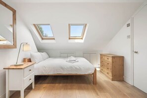 Iron/ironing board, WiFi, bed sheets - Fabulous all-new 2bed-2bath - Vauxhall near river (Greater London)