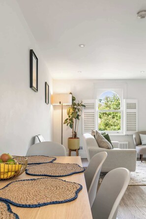 Dining - Fabulous all-new 2bed-2bath - Vauxhall near river (Greater London)