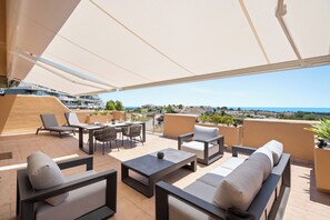Outdoor dining - Luxe 2BR Penthouse | 55m² rooftop – Sea/Pool Views (Estepona)