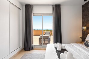 2 bedrooms, iron/ironing board, free WiFi, bed sheets - Luxe 2BR Penthouse | 55m² rooftop – Sea/Pool Views (Estepona)