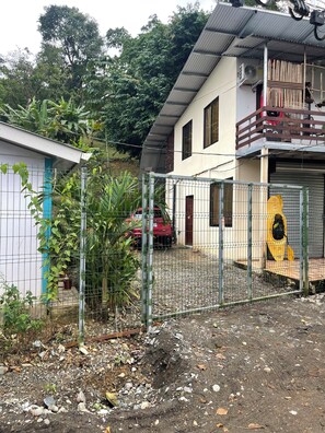 Exterior - Cozy 1-bedroom apartment in Cocles, walking distance to beach and restaurants (Limón Province)