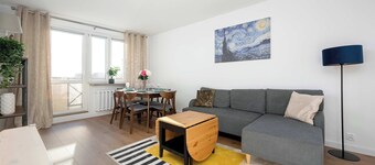 Zawalna 11 Wrocław | Bright & Spacious Apartment for 6 People | River View | Wi-Fi & Smart TV