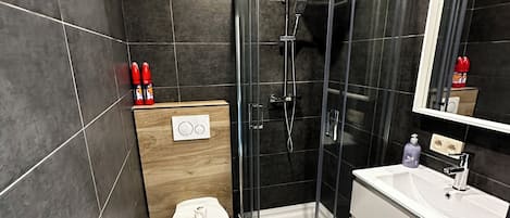 Appartement Confort, vue sur le jardin | Salle de bain