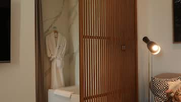 Deluxe Room | In-room safe, free WiFi