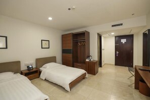 Quarto casal ou duplo econômico | Cofres nos quartos, cortinas blackout, ferros/tábuas de passar roupa