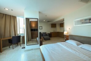 In-room safe, blackout curtains, iron/ironing board, free WiFi - OTTOMAN Hotel (Dharhan)