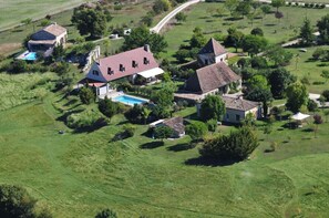 Exterior - Idyllic cozy 1-bedroom stone cottage in peaceful Périgord with AC, Pool & View (Montaut)