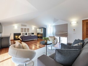 Iron/ironing board, travel cot, WiFi, bed sheets - Baia da Luz - Upper Luz Suite (Luz)