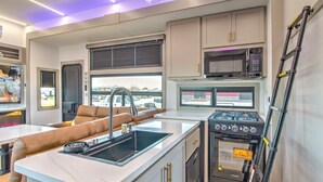 Private kitchen - Family-Friendly Luxury RV Retreat/Fire Pits/Fishing Pond/Boat Tours. (Princeton)