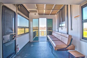 Interior - Luxury Tech-Forward RV Stay in an Axiom Vendetta Near Lavon Lake (Princeton)