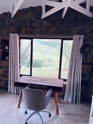 Casa superior, vista a la montaña | Área de sala de estar | Smart TV, Netflix y servicios de streaming 