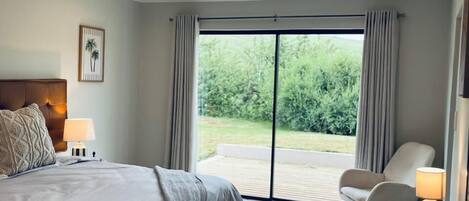 Superior House, Mountain View | In-room safe, iron/ironing board, free WiFi