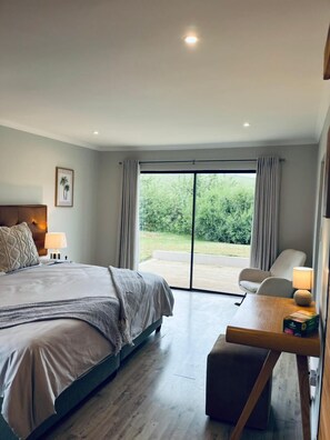 Coffres-forts dans les chambres, fer et planche à repasser