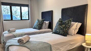 Safe på rommet, strykejern/-brett og wi-fi (inkludert)