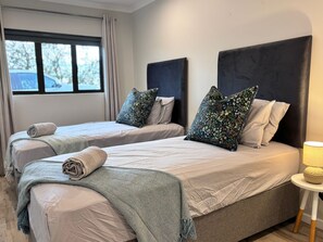 Safe på rommet, strykejern/-brett og wi-fi (inkludert)