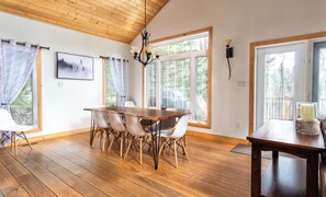 Dining - Ultimate Wasagaming retreat! (Wasagaming)