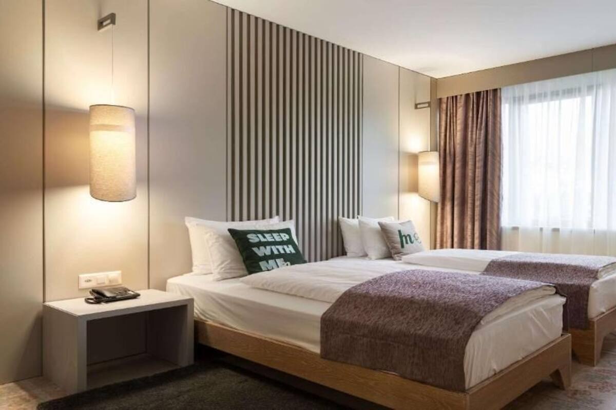 Escritorio, sistema de insonorización, wifi gratis