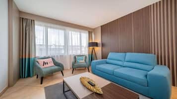 Desk, soundproofing, free WiFi