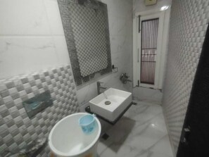 Hårtørrer, håndklæder, Sæbe, Toiletpapir