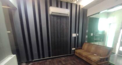 1-bedroom building in serene New Delhi with cool AC