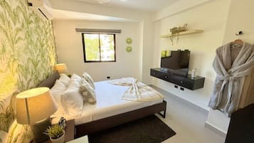 1 bedroom, in-room safe, desk, iron/ironing board