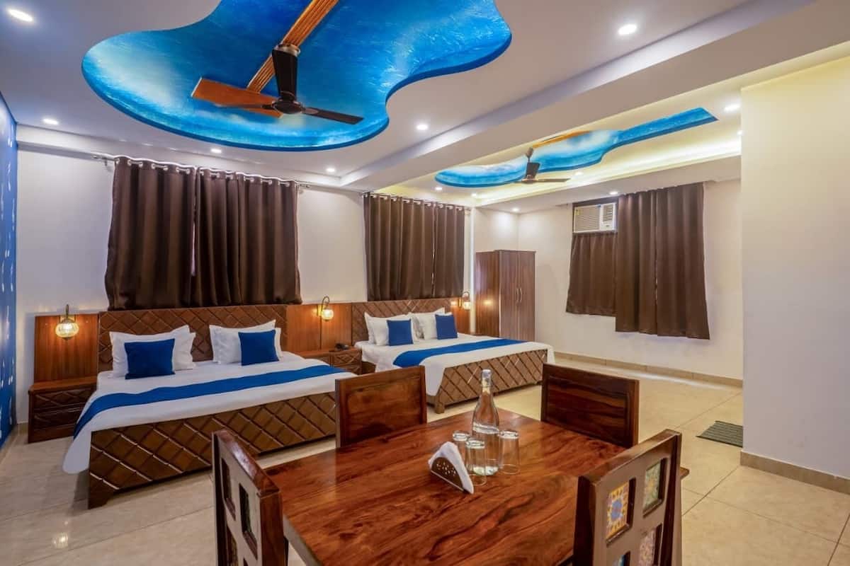 Family Room, 2 Double Beds | Free WiFi