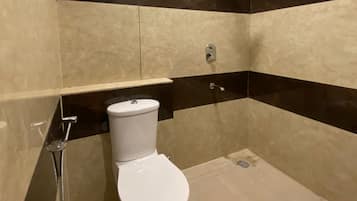 Quarto casal luxo | Banheiro | Chuveiro, produtos de toalete grátis, toalhas de banho, sabonete