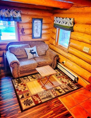 Living area - ^^LOG CABIN ON THE RIVER! Alaskan Aurora Adventure (Fairbanks)