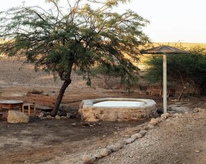 Exterior - amara tzukim (HaTikhona)