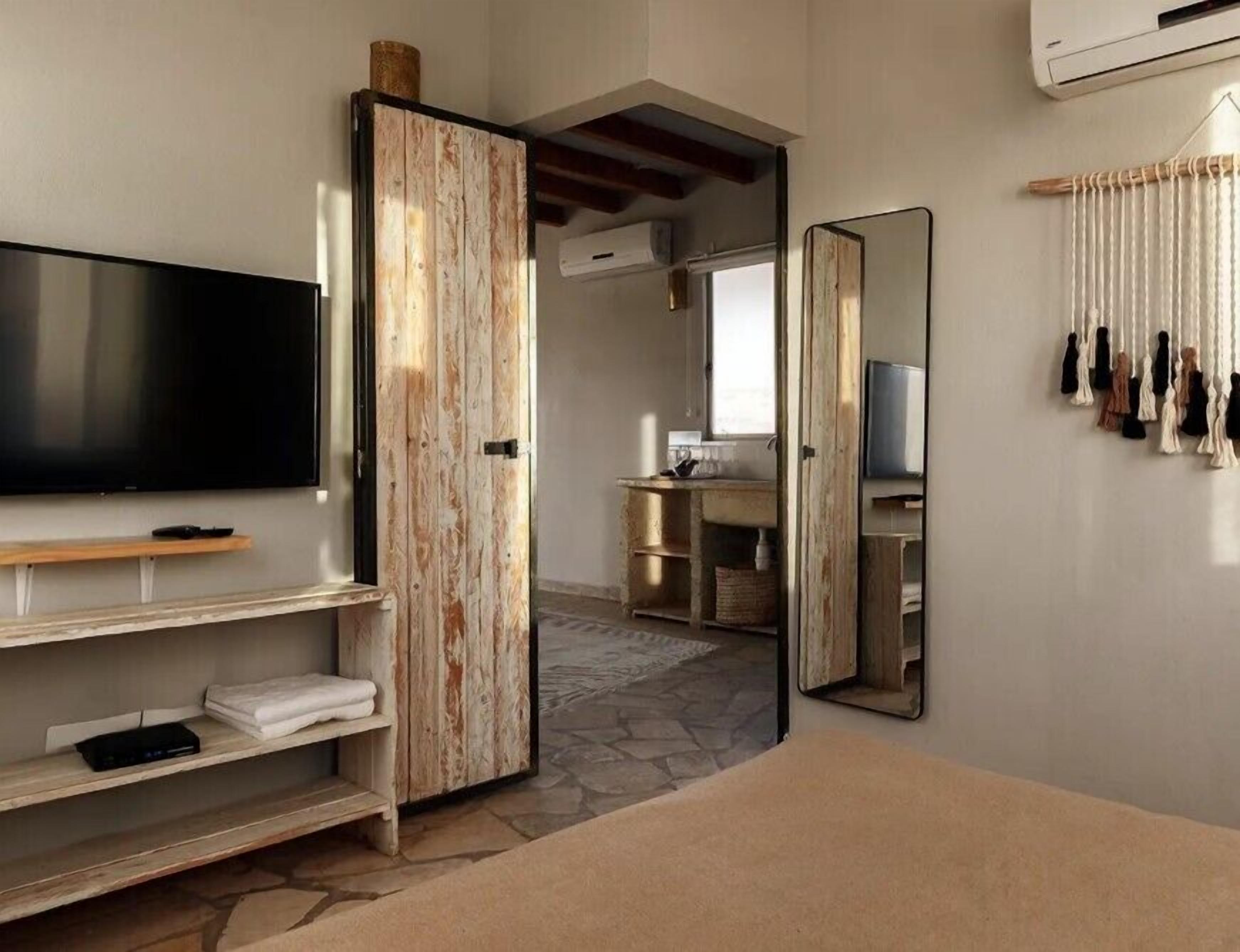 Basic Double or Twin Room, Desert View