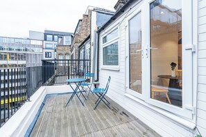Outdoor dining - 4-Flat Entire Building | Sleeps 18 | Elizabeth Line to Heathrow | Farringdon (London)