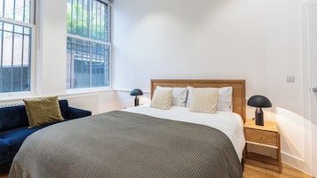 4 bedrooms, desk, iron/ironing board, travel cot