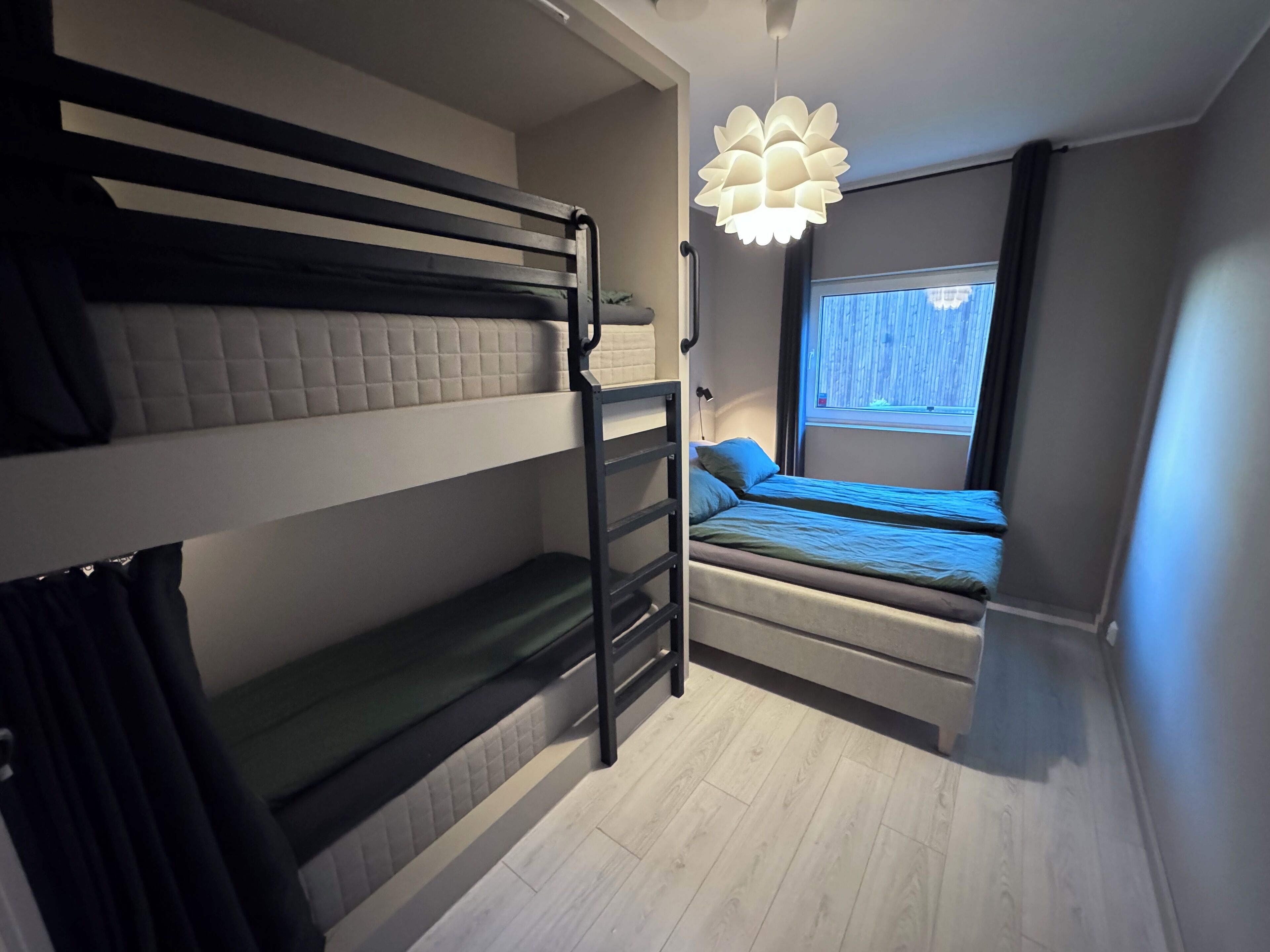 1 bedroom, desk, WiFi, bed sheets